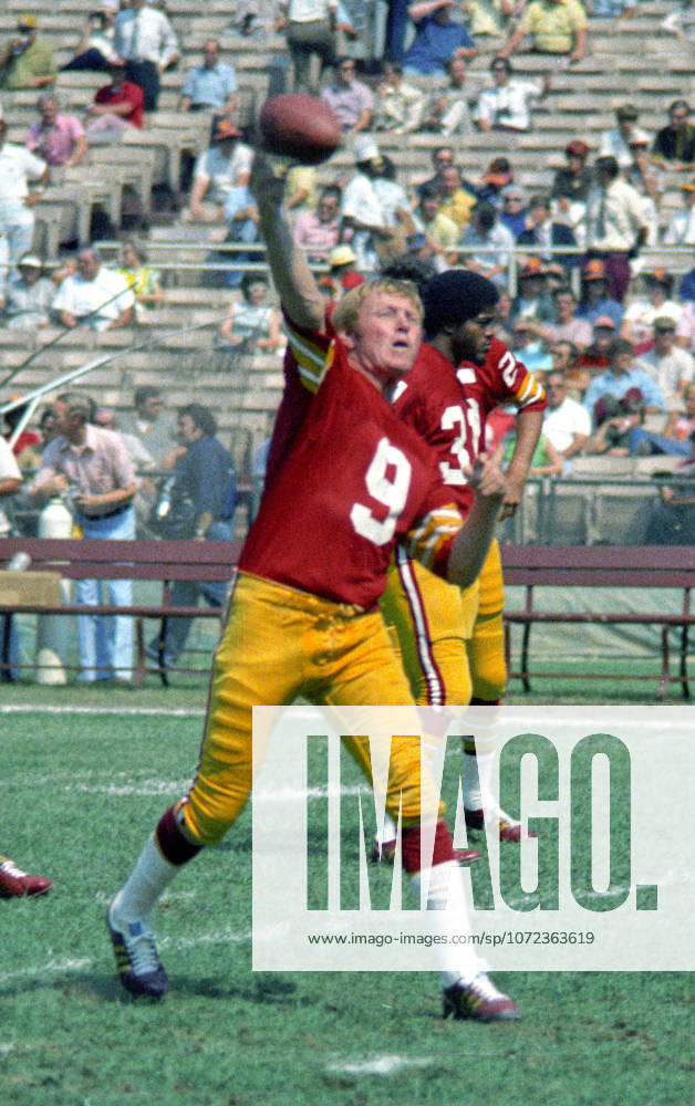 Washington Redskins quarterback Sonny Jurgensen 9 warms-up prior to the game against the Miami Dolphins at RFK Stadium in Washington, DC on October 13, 1974. The Redskins won the game 20 - 17 Washington USA - ZUMAs152 19741013_faa_s152_001