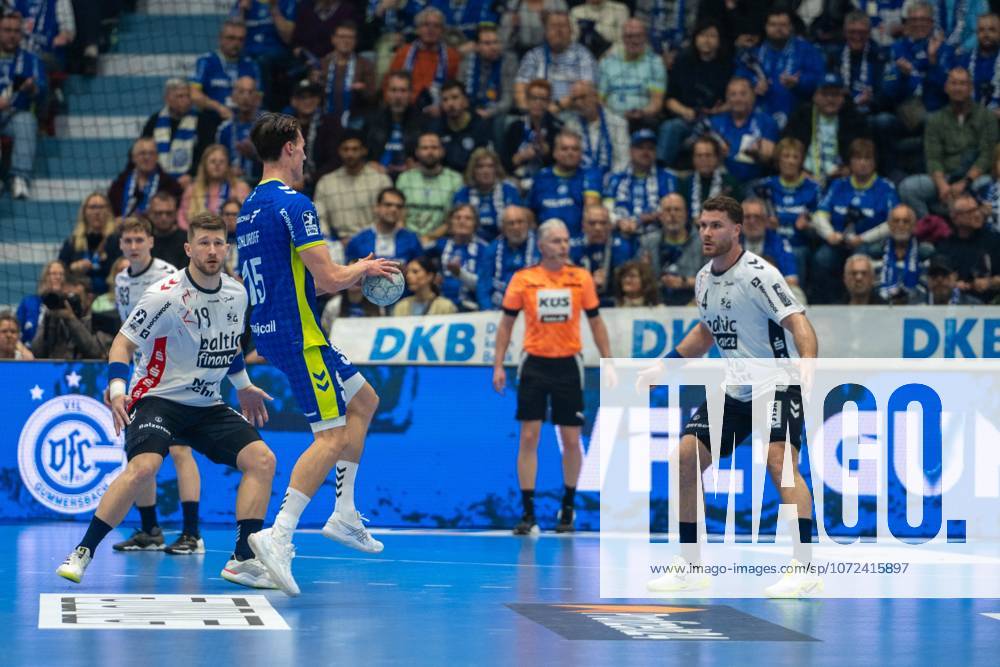 Miro Schluroff, Rueckraum, (VfL Gummersbach 15), Johannes Golla, Kreislaufer (SG Flensburg-Handewitt 4), VfL Gummersbach vs. SG Flensburg-Handewitt, Daikin Handball Bundesliga, Herren , 20. Spieltag, 10.02.2026 Gummersbach NRW Deutschland