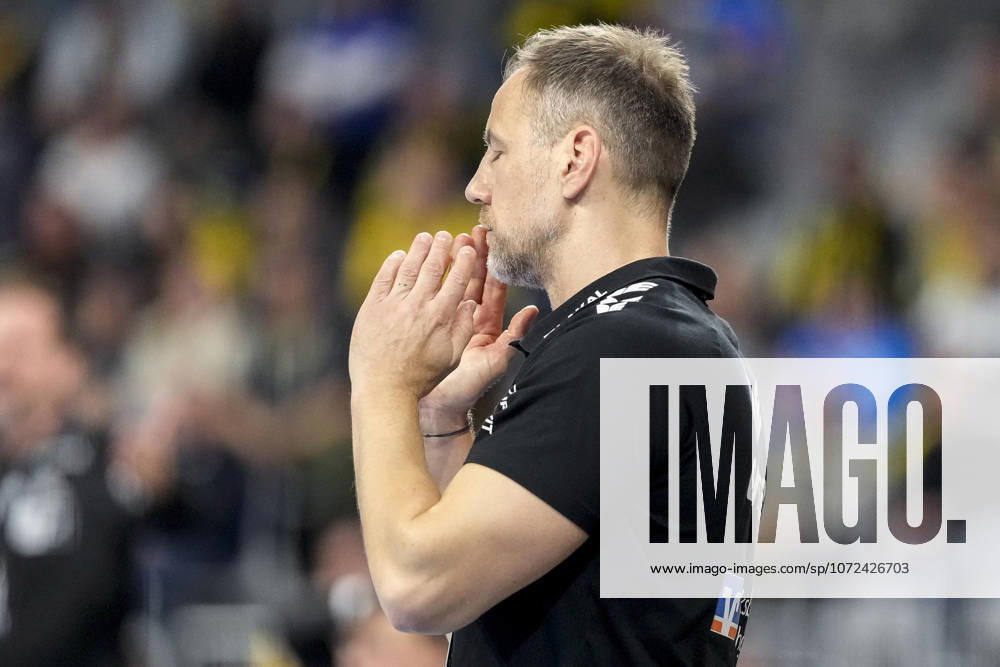 Maik Machulla (Trainer, Cheftrainer, RNL), Einzelbild, Einzelfoto, Aktion, Action, enttäuscht schauend, Enttäuschung, Frustration, disappointed, pessimistisch, 11.02.2026, Mannheim (Deutschland), Handball, Bundesliga, Rhein-Neckar Löwen - THW Kiel