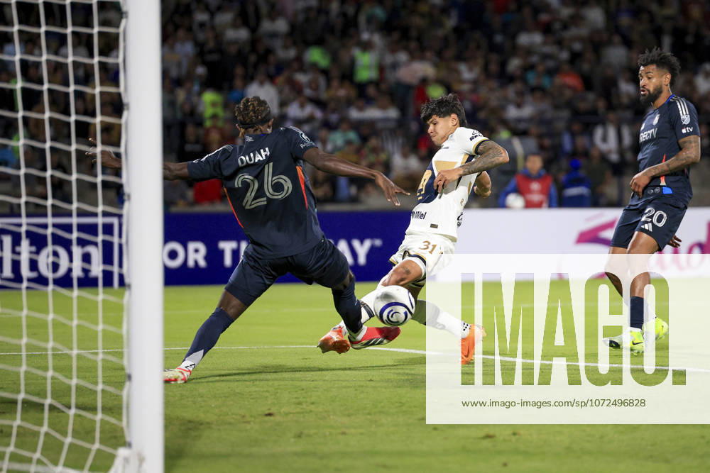 CONCACAF CHAMPIONS CUP 2026 CONCACAF CHAMPIONS CUP 2026 PUMAS VS SAN DIEGO FC 10022026 MEXICO CITY, MEXICO. Action photo of Manu Duah (L) of San Diego FC of the MLS, Fussball Herren, USA and Robert Morales (R) of Pumas UNAM of the Liga BBVA MX, during round 1 game of the CONCACAF Champions Cup 2026 at the Estadio Olimpico Ciudad Universitaria of Mexico City. Foto de accion de Manu Duah (I) del San Diego FC de la MLS y Robert Morales (D) de Pumas UNAM de la Liga BBVA MX, durante juego de la ronda 1 de la CONCACAF Champions Cup 2026, celebrado en el Estadio Olimpico de Ciudad Universitaria de la Ciudad de Mexico. Photo by IMAGENSHOP AGENCIA FOTOGRAFICA MEXICO CITY MEXICO CITY MEXICO