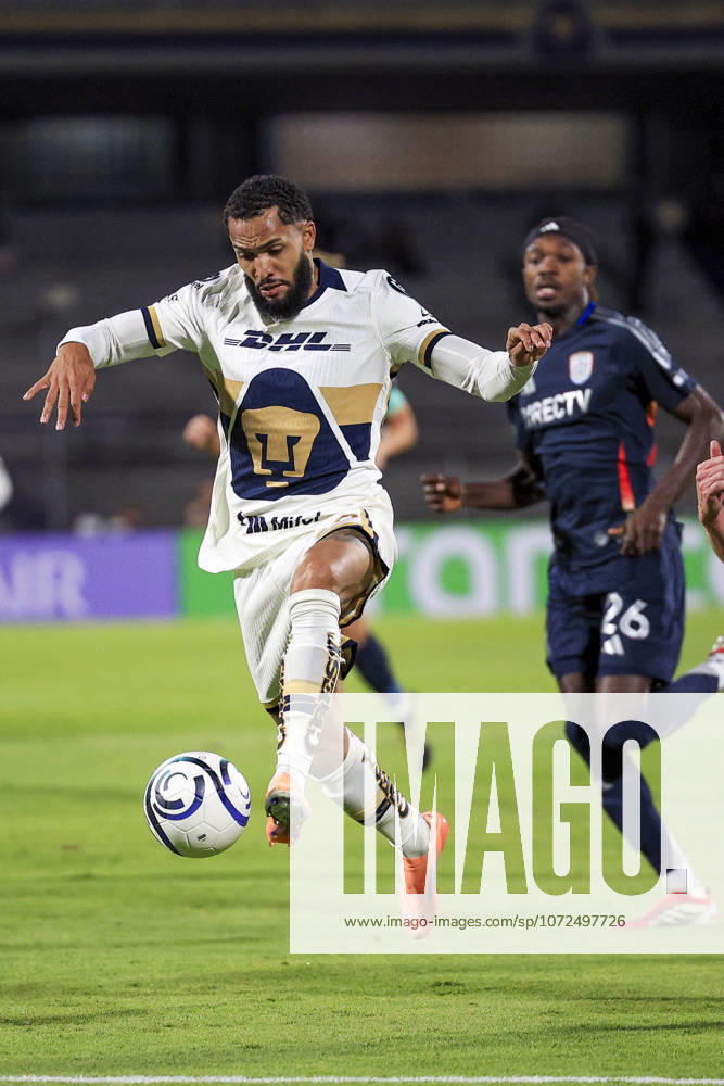 CONCACAF CHAMPIONS CUP 2026 CONCACAF CHAMPIONS CUP 2026 PUMAS VS SAN DIEGO FC 10022026 MEXICO CITY, MEXICO. Action photo of Juninho (L) of Pumas UNAM of the Liga BBVA MX and Manu Duah (R) of San Diego FC of the MLS, Fussball Herren, USA during round 1 game of the CONCACAF Champions Cup 2026 at the Estadio Olimpico Ciudad Universitaria of Mexico City. Foto de accion de Juninho (I) de Pumas UNAM de la Liga BBVA MX, y Manu Duah (D) del San Diego FC de la MLS, durante juego de la ronda 1 de la CONCACAF Champions Cup 2026, celebrado en el Estadio Olimpico de Ciudad Universitaria de la Ciudad de Mexico. Photo by IMAGENSHOP AGENCIA FOTOGRAFICA MEXICO CITY MEXICO CITY MEXICO