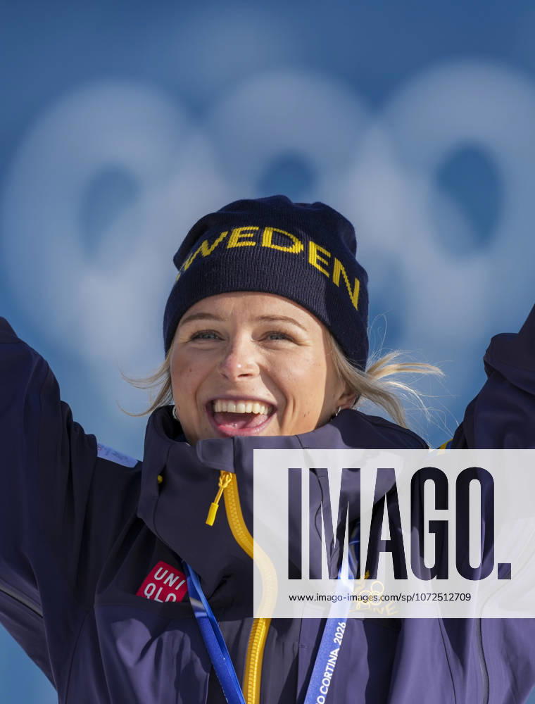 Winter Olympics in Milan Cortina 2026 Val di Fiemme, Italy 20260212 Frida Karlsson from Sweden with the gold medal on the podium after the women s cross country 10 km skating at Lago di Tesero during the Winter Olympics in Milano Cortina 2026 Photo Lise Aaserud NTB Val di Fiemme Italy RESTRICTED USE FOR BETTING COMPANIES