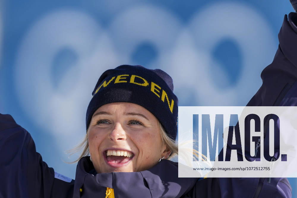 Winter Olympics in Milan Cortina 2026 Val di Fiemme, Italy 20260212 Frida Karlsson from Sweden with the gold medal on the podium after the women s cross country 10 km skating at Lago di Tesero during the Winter Olympics in Milano Cortina 2026 Photo Lise Aaserud NTB Val di Fiemme Italy RESTRICTED USE FOR BETTING COMPANIES
