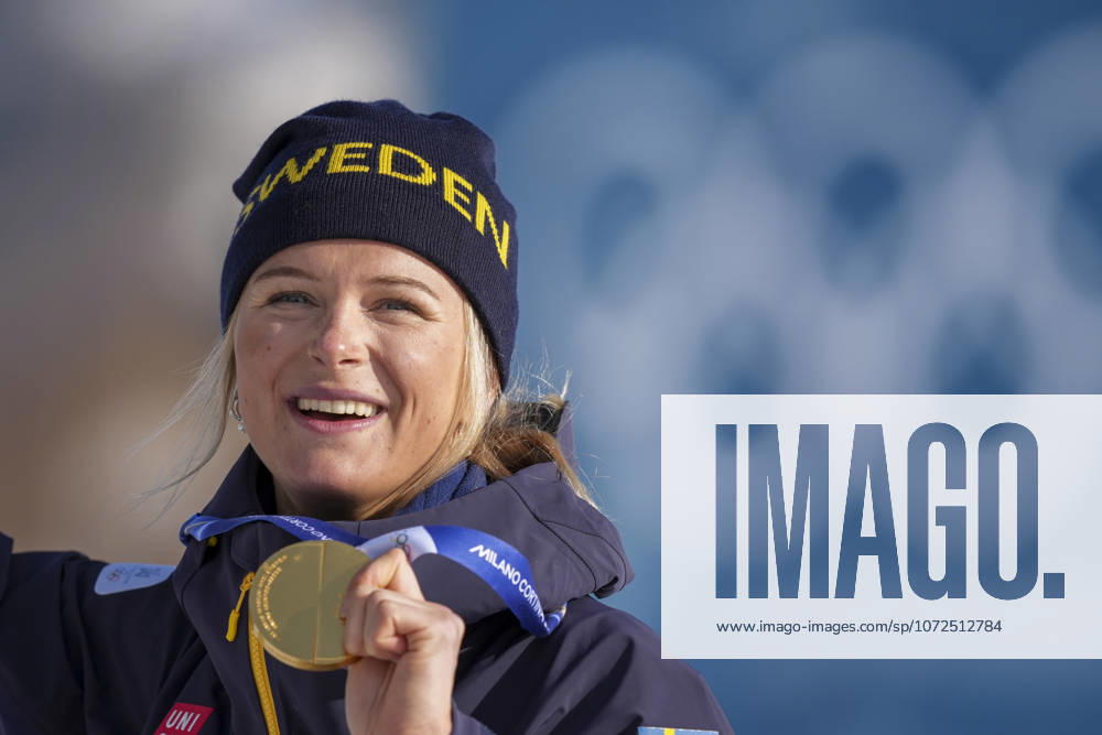 Winter Olympics in Milan Cortina 2026 Val di Fiemme, Italy 20260212 Frida Karlsson from Sweden with the gold medal on the podium after the women s cross country 10 km skating at Lago di Tesero during the Winter Olympics in Milano Cortina 2026 Photo Lise Aaserud NTB Val di Fiemme Italy RESTRICTED USE FOR BETTING COMPANIES