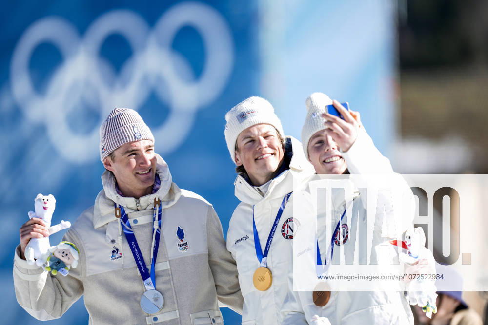 Winter Olympics in Milan Cortina 2026 Val di Fiemme, Italy 20260213 Mathis Desloges from France, Johannes Hosflot Klaebo from Norway and Einar Hedegart from Norway on the podium after the men s cross country 10 km skating at Lago di Tesero during the Winter Olympics in Milano Cortina 2026 Photo Terje Pedersen NTB Val di Fiemme Italy RESTRICTED USE FOR BETTING COMPANIES