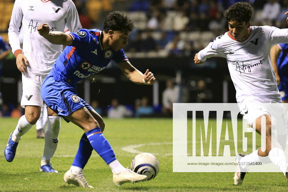 CONCACAF CHAMPIONS CUP 2026 CONCACAF CHAMPIONS CUP 2026 CRUZ AZUL VS VANCOUVER 12022026 PUEBLA, PUEBLA. Action photo of Amaury Morales (L) of Cruz Azul of the Liga BBVA MX and Tyler Crawford (R) of the Vancouver FC of the Canadian Premier League, during round 1 game of the CONCACAF Champions Cup 2026 at the Estadio Cuauhtemoc of Puebla, Mexico. Foto de accion de Amaury Morales (I) de Cruz Azul de la Liga BBVA MX y Tyler Crawford (D) del Vancouver FC de la Liga Premier Canadiense, durante juego de la ronda 1 de la CONCACAF Champions Cup 2026, celebrado en el Estadio Cuauhtemoc de Puebla, Mexico. Photo by IMAGENSHOP AGENCIA FOTOGRAFICA PUEBLA PUEBLA MEXICO