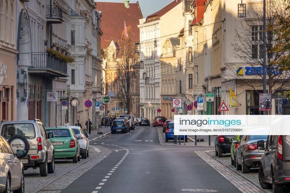 Görlitz - Impressionen aus der Innenstadt Die Innenstadt von Görlitz bietet zahlreiche interessante Gebäude. Besonders der historische Kern ist bei Touristen sehr beliebt. Auch wurden hier zahlreiche Hollywood-Filme gedreht.
