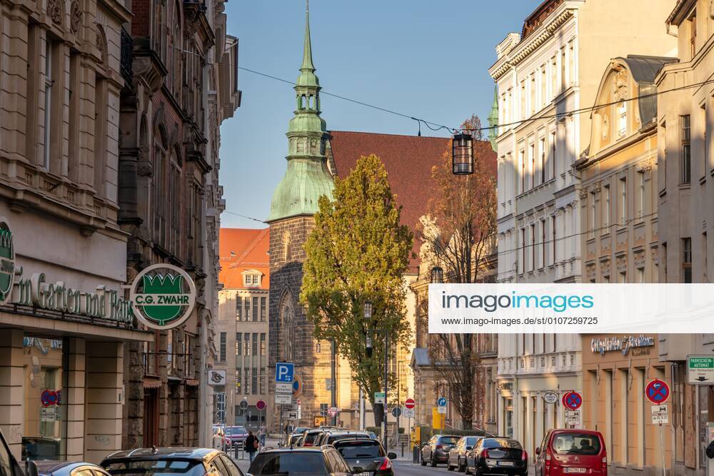 Görlitz - Impressionen aus der Innenstadt Die Innenstadt von Görlitz bietet zahlreiche interessante Gebäude. Besonders der historische Kern ist bei Touristen sehr beliebt. Auch wurden hier zahlreiche Hollywood-Filme gedreht.