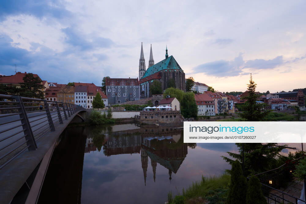 Görlitz - Impressionen aus der Innenstadt Die Görlitzer Innenstadt ist bei Touristen sehr beliebt. Zahlreiche Hollywood-Filme wurden hier bereits gedreht. Görlitz ist die östlichste Stadt Deutschlands. Sie grenzt direkt an Polen.