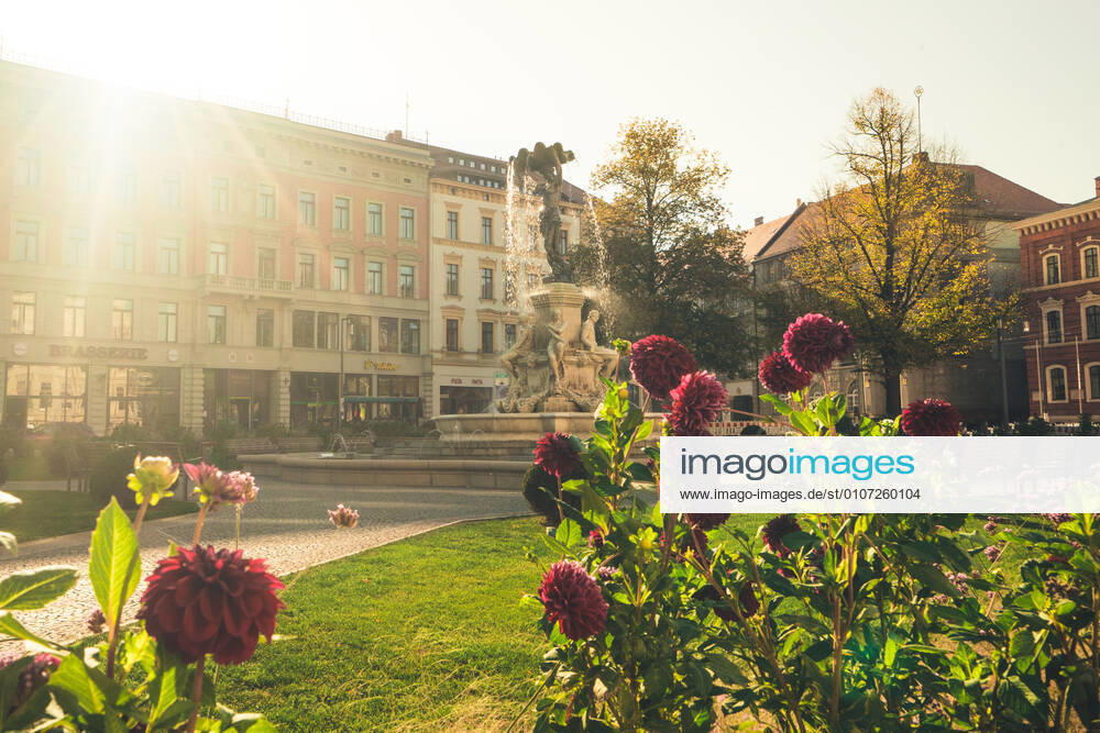 Görlitz - Impressionen aus der Innenstadt Die Görlitzer Innenstadt ist bei Touristen sehr beliebt. Zahlreiche Hollywood-Filme wurden hier bereits gedreht. Görlitz ist die östlichste Stadt Deutschlands. Sie grenzt direkt an Polen.