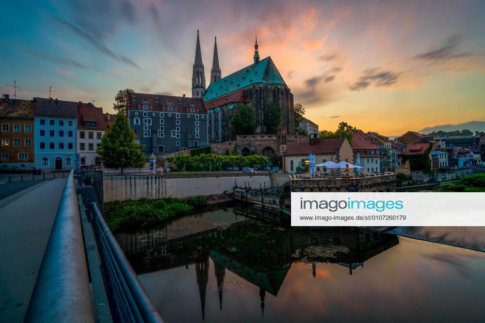 Görlitz - Impressionen aus der Innenstadt Die Görlitzer Innenstadt ist bei Touristen sehr beliebt. Zahlreiche Hollywood-Filme wurden hier bereits gedreht. Görlitz ist die östlichste Stadt Deutschlands. Sie grenzt direkt an Polen.