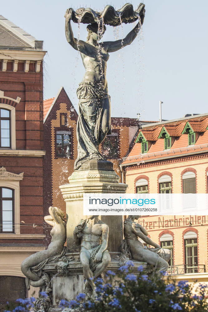 Görlitz - Impressionen aus der Innenstadt Die Görlitzer Innenstadt ist bei Touristen sehr beliebt. Zahlreiche Hollywood-Filme wurden hier bereits gedreht. Görlitz ist die östlichste Stadt Deutschlands. Sie grenzt direkt an Polen.