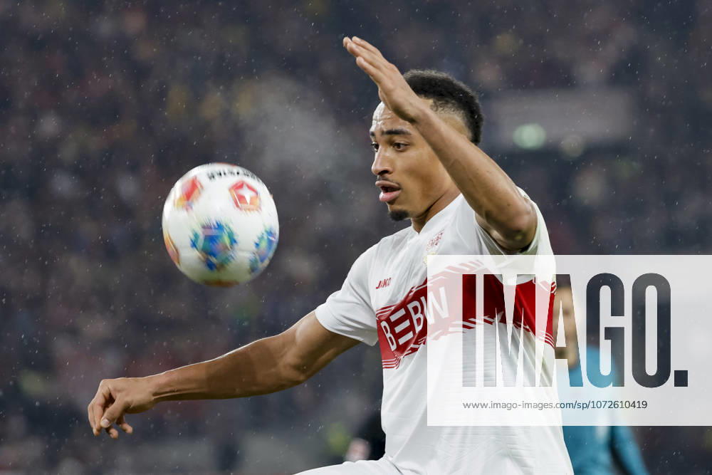 Jamie Leweling (VfB Stuttgart, 18) am Ball , Deutschland, Fussball, 1. Bundesliga, 22.Spieltag, 2025 2026, VfB Stuttgart vs. 1.FC Köln, 14.02.2026, Stuttgart MHP Arena Deutschland