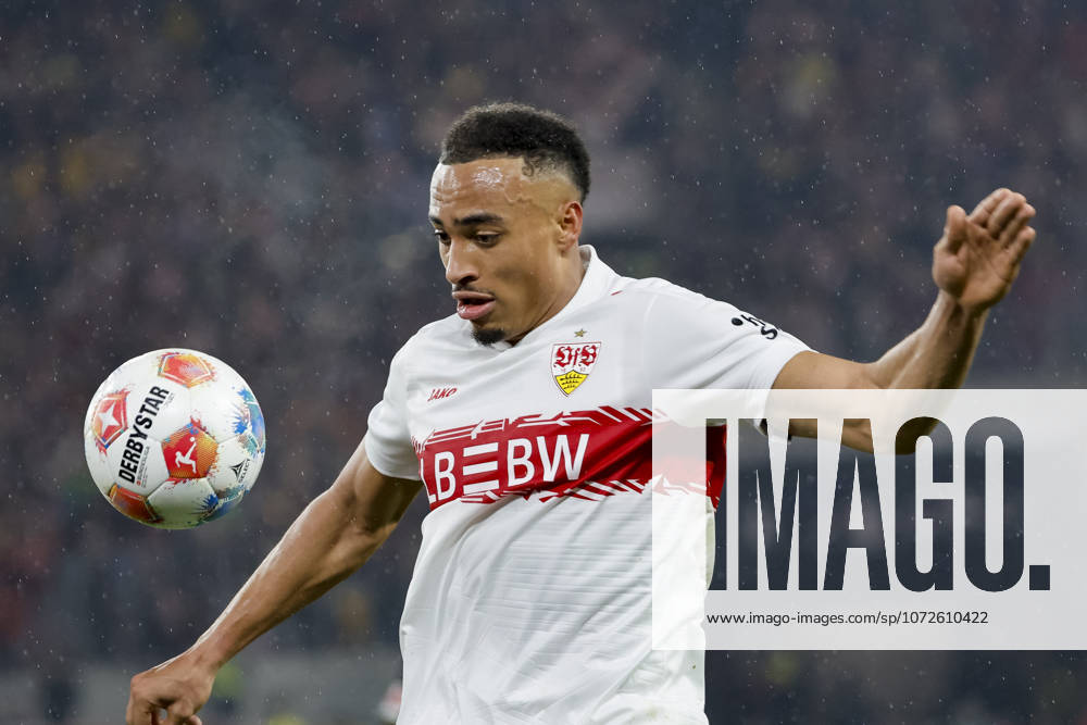 Jamie Leweling (VfB Stuttgart, 18) am Ball , Deutschland, Fussball, 1. Bundesliga, 22.Spieltag, 2025 2026, VfB Stuttgart vs. 1.FC Köln, 14.02.2026, Stuttgart MHP Arena Deutschland