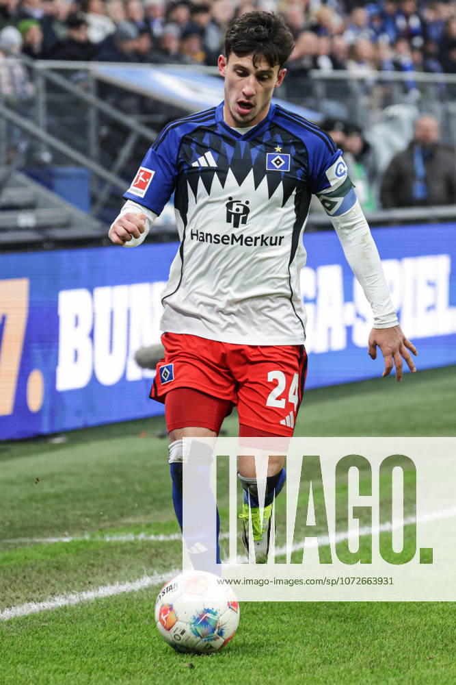 2026.02.14 Fussball 1. Bundesliga Hamburger Sportverein - 1.FC Union Berlin v.l. Nicolas Capaldo (Hamburger SV ,24) am Ball, Freisteller, Einzelbild, Ganzkoerper, Aktion, Action, Spielszene (DFL regulations prohibit any use of photographs as image sequences and or quasi-video.
