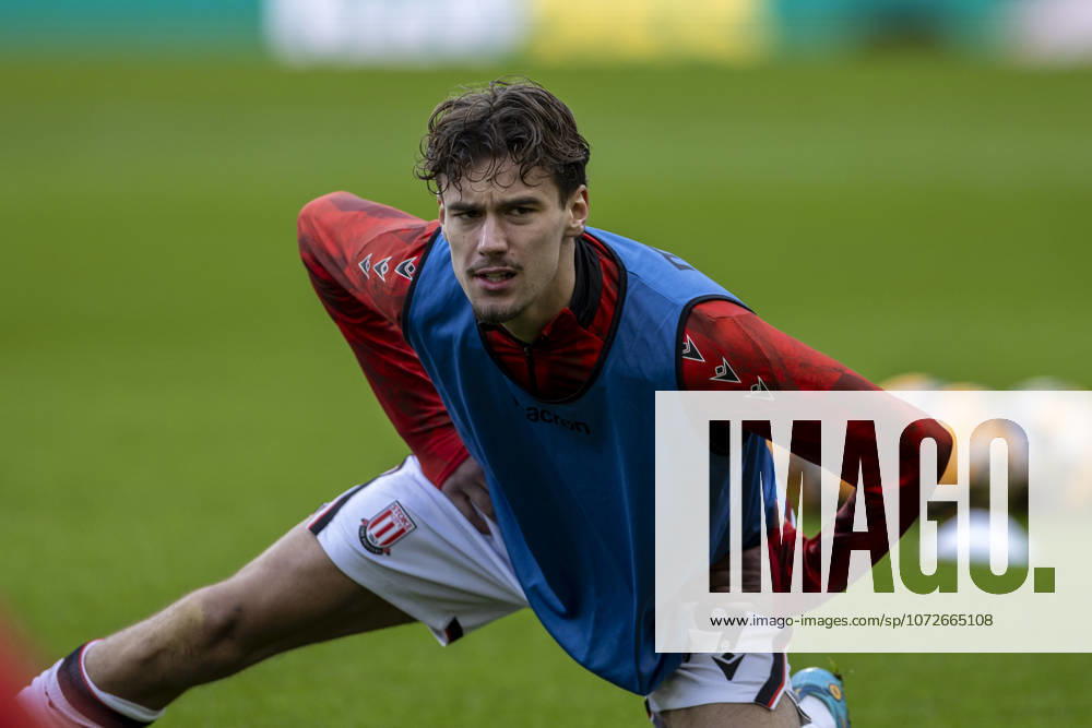 15th February 2026; Bet365 Stadium, Stoke, Staffordshire, England; FA Cup Football, Stoke City versus Fulham; Milan Smit of Stoke City during the warm up TimxWilliams Content restricted for UK based newspaper