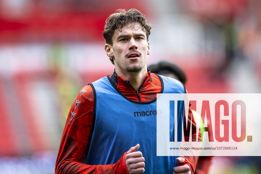 15th February 2026; Bet365 Stadium, Stoke, Staffordshire, England; FA Cup Football, Stoke City versus Fulham; Milan Smit of Stoke City during the warm up TimxWilliams Content restricted for UK based newspaper
