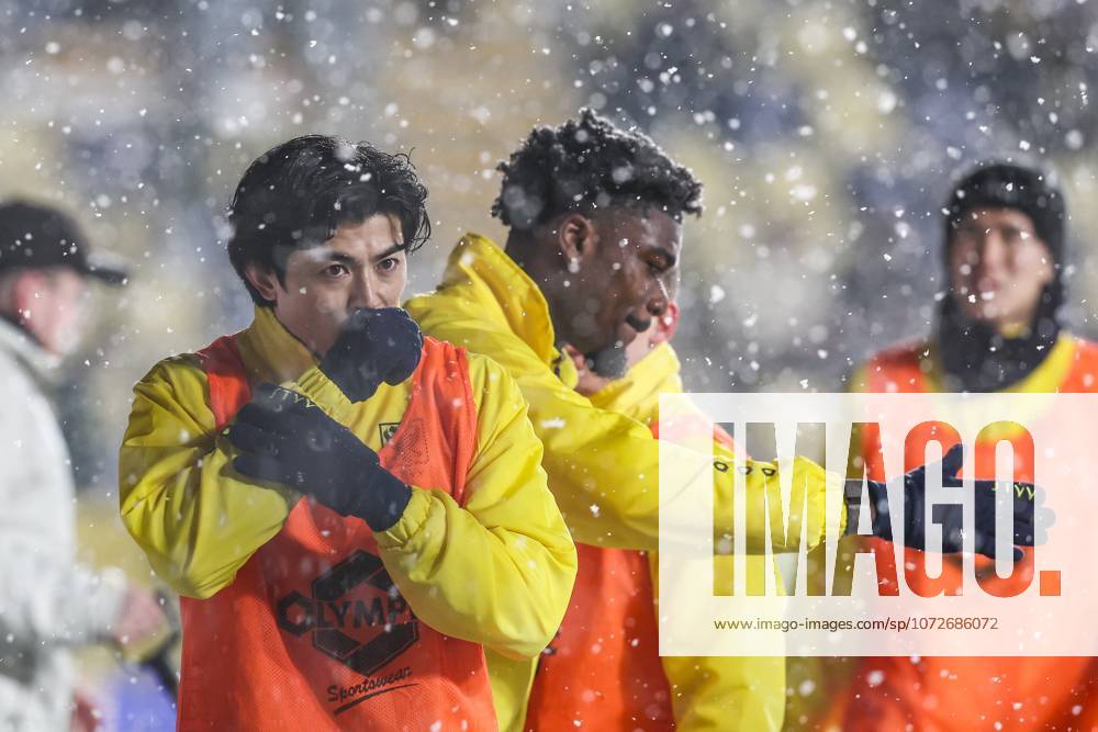 STVV s players pictured in action during the warming-up for a soccer match between Sint-Truidense V.V. and Zulte Waregem, Sunday 15 February 2026 in Sint-Truiden, on day 25 of the 2025-2026 Jupiler Pro League first division of the Belgian championship. BRUNOxFAHY x163641756x