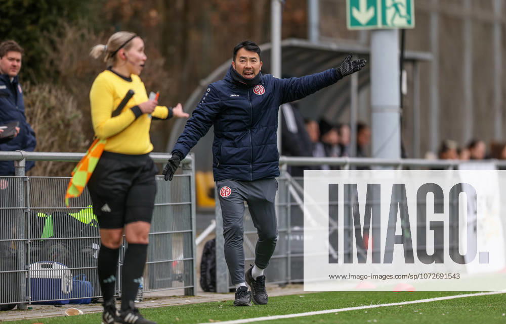 GER, Frankfurt, Eintracht Frankfurt II vs FSV Mainz 05, 2. Frauen Bundesliga, Fussball, DFB, Spielzeit 2025 2026, Stadion am Brentanobad, 17. Spieltag im Bild: Takashi Yamashita (Trainer Mainz 05 Frauen) DFB DFL REGULATIONS PROHIBIT ANY USE OF PHOTOGRAPHS AS IMAGE SEQUENCES AND OR QUASI-VIDEO