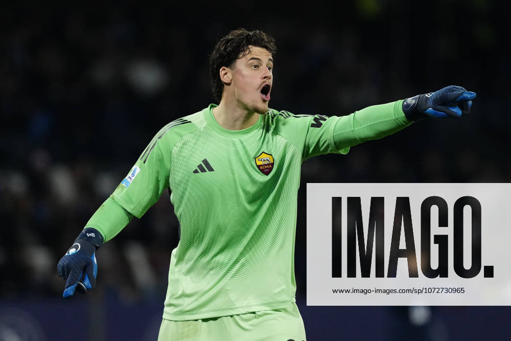 SSC Napoli v AS Roma - Serie A Mile Svilar of AS Roma during the Serie A match between SSC Napoli and AS Roma at Stadio Diego Armando Maradona Naples Italy on 15 February 2026. Naples Naples Italy