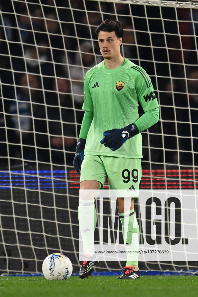 SSC Napoli v AS Roma - Serie A Mile Svilar of A.S. Roma plays during the 25th day of the Serie A Championship between S.S.C. Napoli and A.S. Roma at the Diego Armando Maradona Stadium in Naples, Italy, on February 15, 2026. Naples Italy