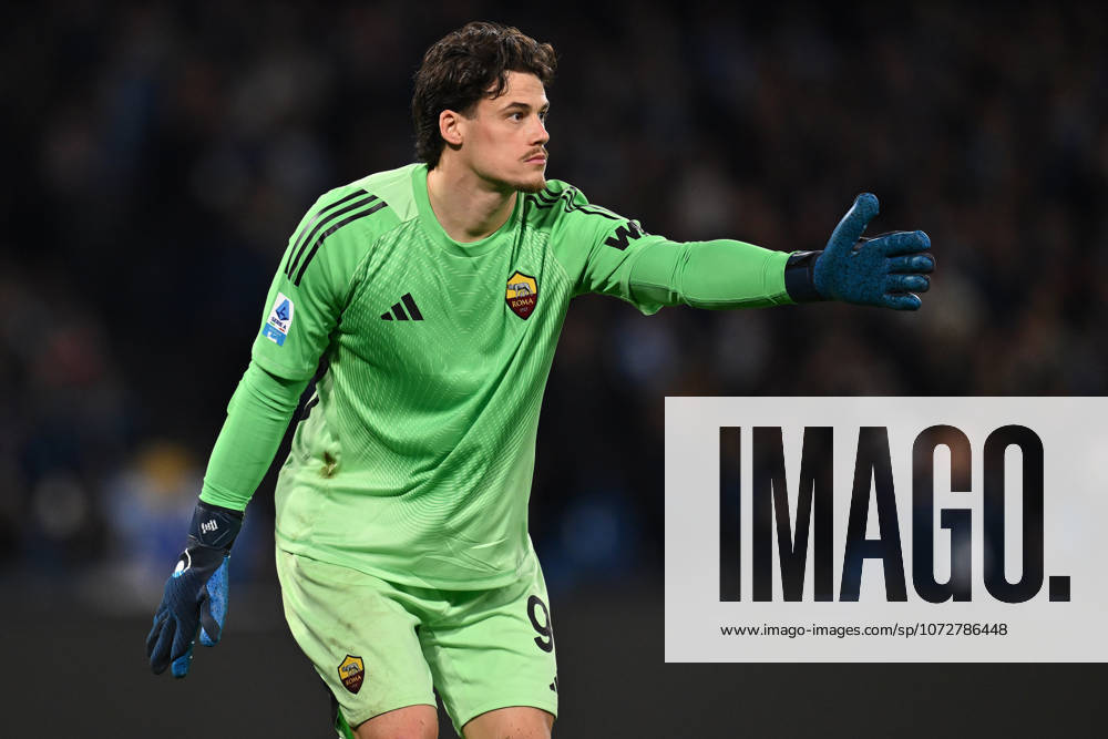 SSC Napoli v AS Roma - Serie A Mile Svilar of A.S. Roma plays during the 25th day of the Serie A Championship between S.S.C. Napoli and A.S. Roma at the Diego Armando Maradona Stadium in Naples, Italy, on February 15, 2026. Naples Italy