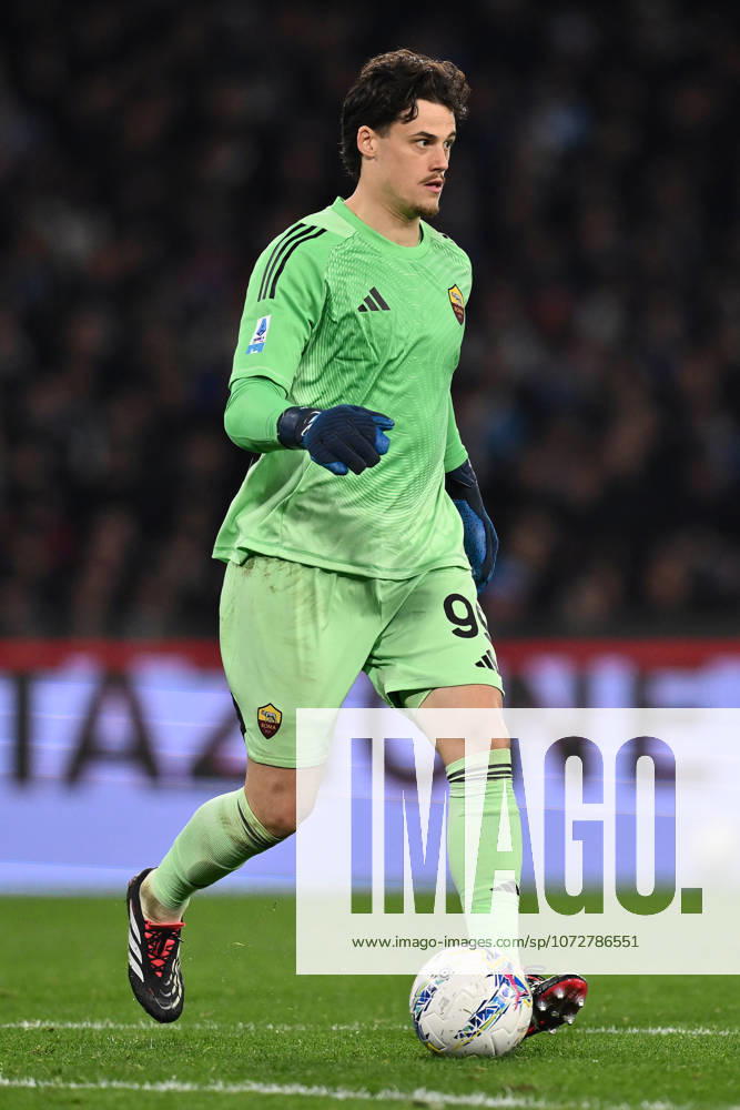SSC Napoli v AS Roma - Serie A Mile Svilar of A.S. Roma plays during the 25th day of the Serie A Championship between S.S.C. Napoli and A.S. Roma at the Diego Armando Maradona Stadium in Naples, Italy, on February 15, 2026. Naples Italy