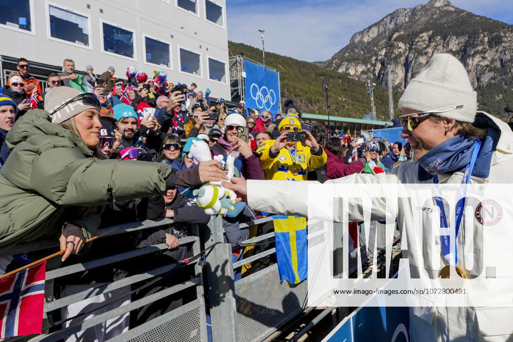 Winter Olympics in Milan Cortina 2026 Val di Fiemme, Italy 20260218 Johannes Hosflot Klaebo from Norway greets his girlfriend Pernille Dosvik after the cross country team sprint on Lago di Tesero during the Winter Olympics in Milano Cortina 2026 Photo Lise Aserud NTB Val di Fiemme Italy RESTRICTED USE FOR BETTING COMPANIES