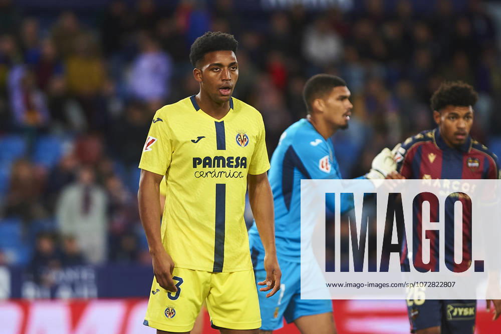 Alex Freeman (Villarreal CF) during the LaLiga EA Sports match between Levante UD and Villarreal CF at Ciudad de Valencia on February 18, 2026 in Valencia, Spain. (Photo by Maria Jose Segovia DeFodi Images) -