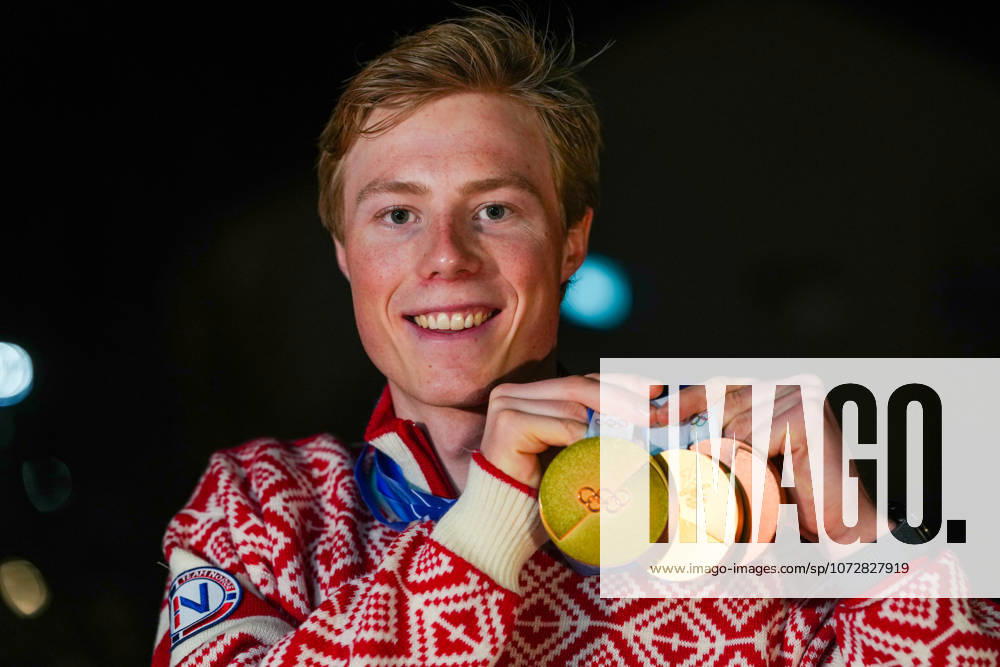 Winter Olympics in Milan Cortina 2026 Val di Fiemme, Italy 20260218 Einar Edegart with his medals at the athletes hotel after the cross country team sprint at the Winter Olympics in Milan Cortina 2026 Photo Lise Aserud NTB Val di Fiemme Italy RESTRICTED USE FOR BETTING COMPANIES