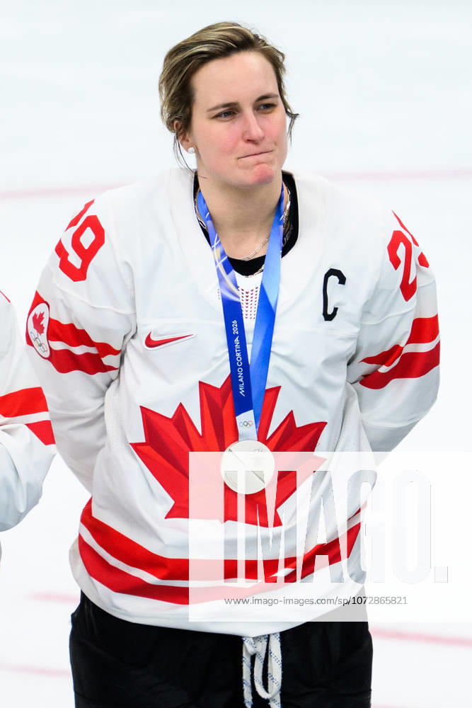 Marie-Philip Poulin of Canada at the medal ceremony after the women s Ice hockey, Eishockey final game between USA and Canada during day 13 of the 2026 Winter Olympics on February 19, 2026 in Milan. Photo: Carl Sandin BILDBYRAN kod CS EW0643 ishockey ice hockey Olympic Games, Olympische Spiele, Olympia, OS olympics winter olympics os ol olympiska spel vinter-os olympiske leker milano cortina 2026 milan cortina 2026 milano cortina 2026 olympic games milano cortina 2026 winter olympic games milano cortina-os milano cortina-ol vinter-ol 13 bbeng dam usa kanada canada final depp