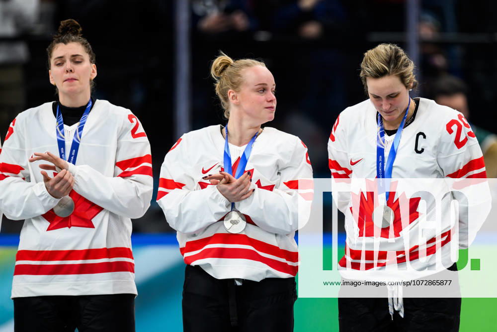 Emily Clark, Emma Maltais and Marie-Philip Poulin of Canada at the medal ceremony after the women s Ice hockey, Eishockey final game between USA and Canada during day 13 of the 2026 Winter Olympics on February 19, 2026 in Milan. Photo: Emma Wallskog BILDBYRAN kod EW EW0643 ishockey ice hockey Olympic Games, Olympische Spiele, Olympia, OS olympics winter olympics os ol olympiska spel vinter-os olympiske leker milano cortina 2026 milan cortina 2026 milano cortina 2026 olympic games milano cortina 2026 winter olympic games milano cortina-os milano cortina-ol vinter-ol 13 bbeng dam usa kanada canada final depp