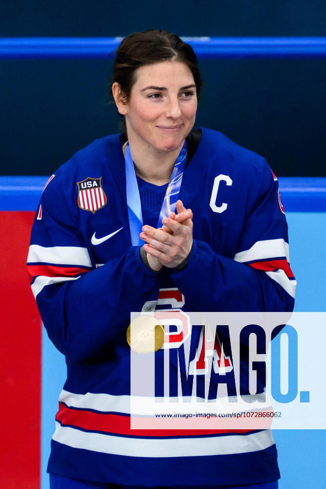 Hilary Knight of USA at the medal ceremony after the women s Ice hockey, Eishockey final game between USA and Canada during day 13 of the 2026 Winter Olympics on February 19, 2026 in Milan. Photo: Carl Sandin BILDBYRAN kod CS EW0643 ishockey ice hockey Olympic Games, Olympische Spiele, Olympia, OS olympics winter olympics os ol olympiska spel vinter-os olympiske leker milano cortina 2026 milan cortina 2026 milano cortina 2026 olympic games milano cortina 2026 winter olympic games milano cortina-os milano cortina-ol vinter-ol 13 bbeng dam usa kanada canada final