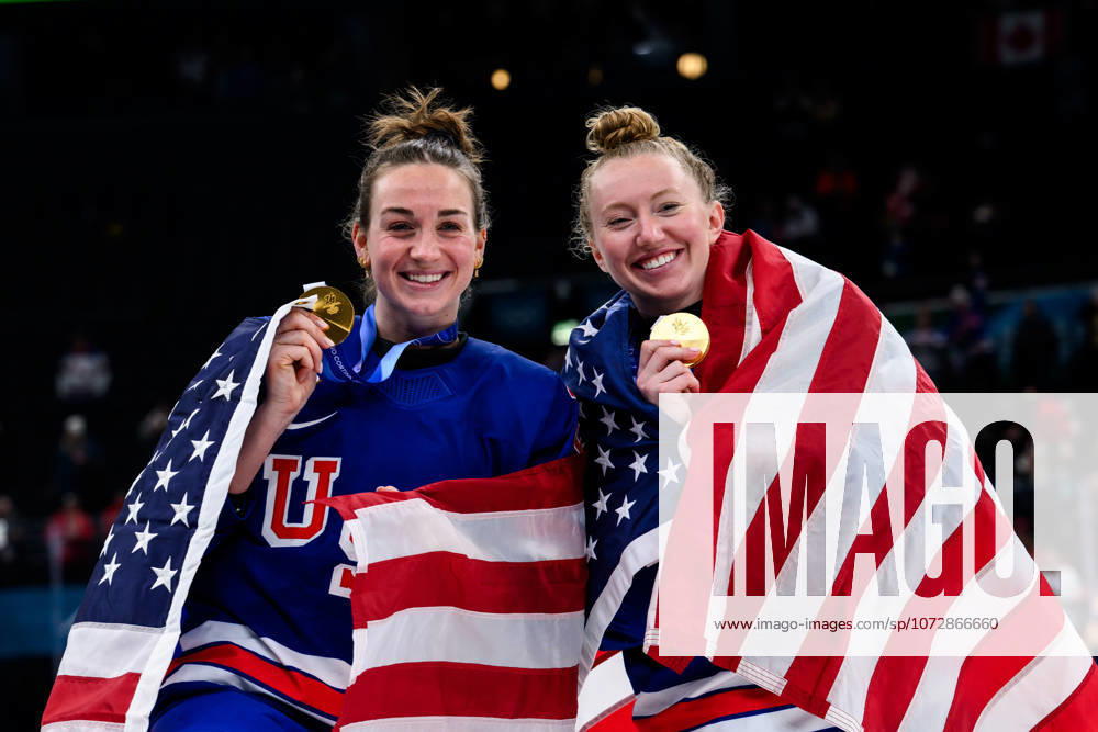Taylor Heise and Grace Zumwinkle of USA celebrate with their gold medals after the women s Ice hockey, Eishockey final game between USA and Canada during day 13 of the 2026 Winter Olympics on February 19, 2026 in Milan. Photo: Emma Wallskog BILDBYRAN kod EW EW0643 ishockey ice hockey Olympic Games, Olympische Spiele, Olympia, OS olympics winter olympics os ol olympiska spel vinter-os olympiske leker milano cortina 2026 milan cortina 2026 milano cortina 2026 olympic games milano cortina 2026 winter olympic games milano cortina-os milano cortina-ol vinter-ol 13 bbeng dam usa kanada canada final jubel