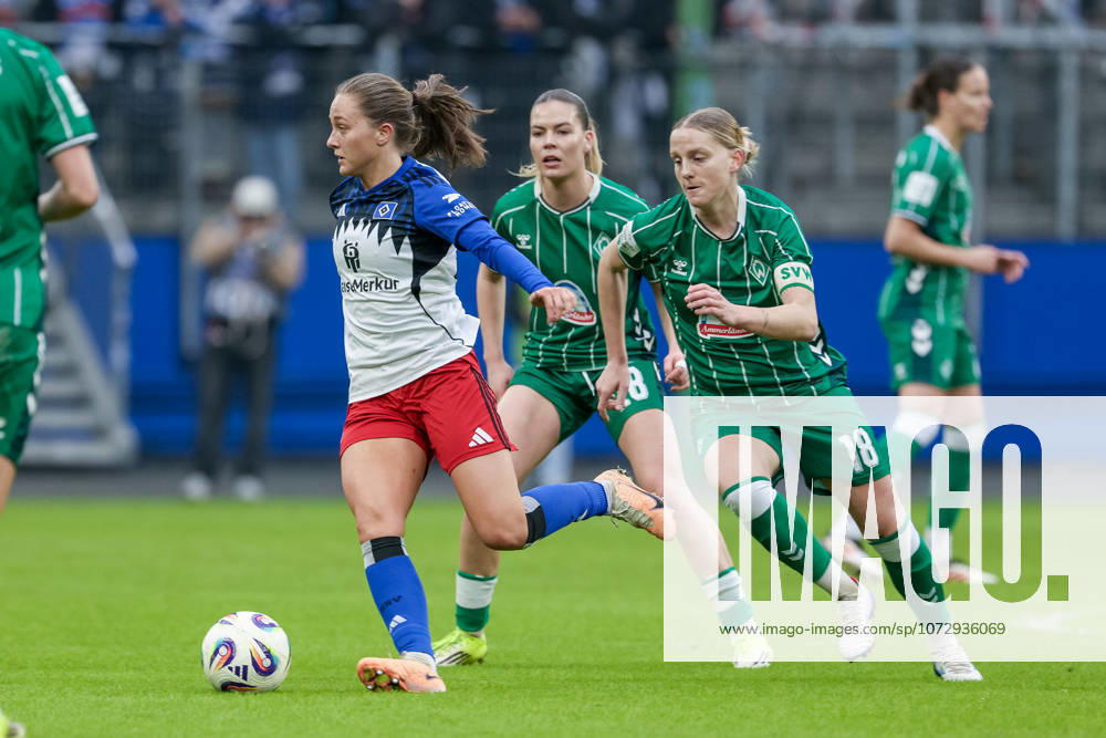 V.li.: Camilla Linberg (Hamburger SV, HSV, 47) und Lina Hausicke (SV Werder Bremen, 18) im Zweikampf, Duell, Dynamik, Aktion, Action, Spielszene, DIE DFB-RICHTLINIEN UNTERSAGEN JEGLICHE NUTZUNG VON FOTOS ALS SEQUENZBILDER UND ODER VIDEOÄHNLICHE FOTOSTRECKEN. DFB REGULATIONS PROHIBIT ANY USE OF PHOTOGRAPHS AS IMAGE SEQUENCES AND OR QUASI-VIDEO., 21.02.2026, Hamburg (Deutschland), Fussball, Google Pixel Frauen-Bundesliga, Hamburger SV - SV Werder Bremen