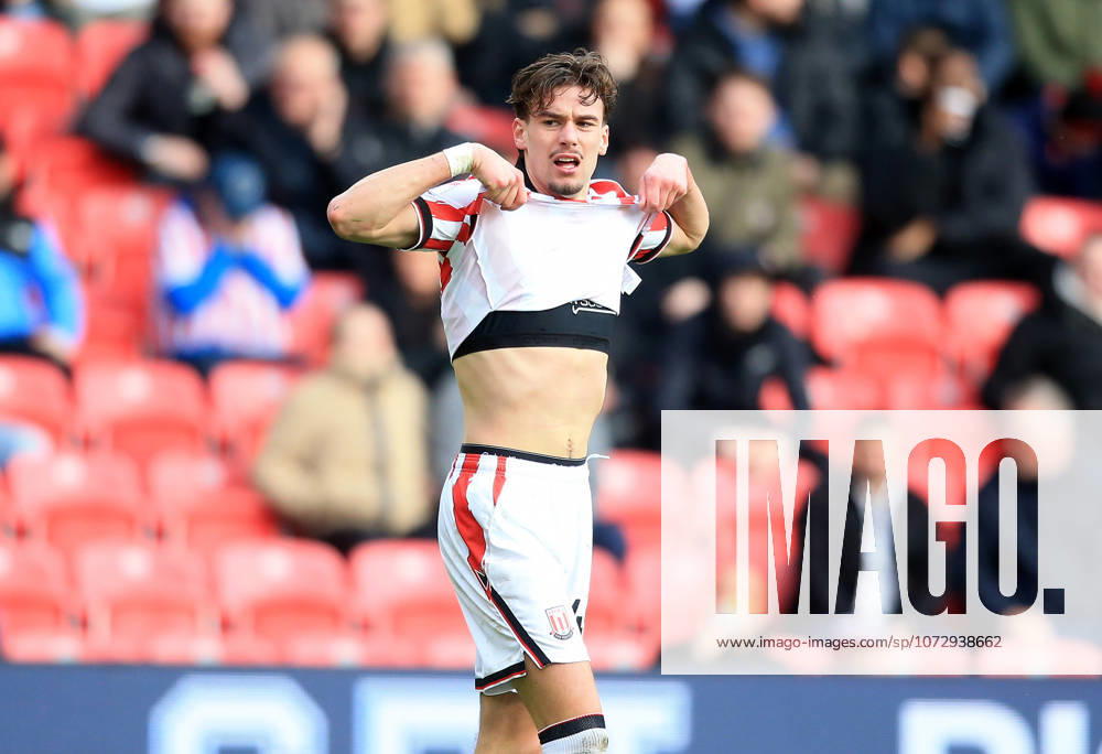 Milan Smit of Stoke City reacts after shooting wide of Leicester s goal. Stoke City v Leicester City, Sky Bet Championship, Football, Bet365 Stadium, Stoke-on-Trent, UK - 21 Feb 2026Stoke-on-Trent Bet365 Stadium United Kingdom