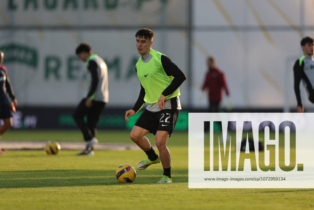 Ivo¡n Fresneda of Sporting CP in action during the Liga Portugal game between Moreirense FC and Sporting CP at Esto¡dio Comendador Joaquim de Almeida Freitas, Guimaraes, Braga, Portugal, on February 21, 2026. Liga Portugal Moreirense FC X Sporting CP - ZUMAe141 20260221_zsp_e141_017