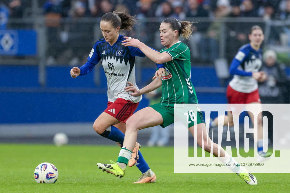 V.li.: Camilla Linberg (Hamburger SV, HSV, 47) und Juliane Wirtz (SV Werder Bremen, 28) im Zweikampf, Duell, Dynamik, Aktion, Action, Spielszene, DIE DFB-RICHTLINIEN UNTERSAGEN JEGLICHE NUTZUNG VON FOTOS ALS SEQUENZBILDER UND ODER VIDEOÄHNLICHE FOTOSTRECKEN. DFB REGULATIONS PROHIBIT ANY USE OF PHOTOGRAPHS AS IMAGE SEQUENCES AND OR QUASI-VIDEO., 21.02.2026, Hamburg (Deutschland), Fussball, Google Pixel Frauen-Bundesliga, Hamburger SV - SV Werder Bremen