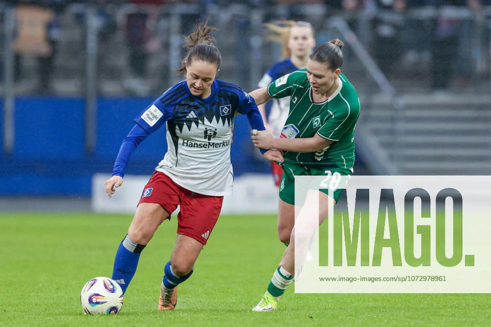 V.li.: Camilla Linberg (Hamburger SV, HSV, 47) und Juliane Wirtz (SV Werder Bremen, 28) im Zweikampf, Duell, Dynamik, Aktion, Action, Spielszene, DIE DFB-RICHTLINIEN UNTERSAGEN JEGLICHE NUTZUNG VON FOTOS ALS SEQUENZBILDER UND ODER VIDEOÄHNLICHE FOTOSTRECKEN. DFB REGULATIONS PROHIBIT ANY USE OF PHOTOGRAPHS AS IMAGE SEQUENCES AND OR QUASI-VIDEO., 21.02.2026, Hamburg (Deutschland), Fussball, Google Pixel Frauen-Bundesliga, Hamburger SV - SV Werder Bremen