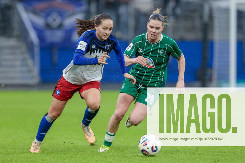 V.li.: Camilla Linberg (Hamburger SV, HSV, 47) und Juliane Wirtz (SV Werder Bremen, 28) im Zweikampf, Duell, Dynamik, Aktion, Action, Spielszene, DIE DFB-RICHTLINIEN UNTERSAGEN JEGLICHE NUTZUNG VON FOTOS ALS SEQUENZBILDER UND ODER VIDEOÄHNLICHE FOTOSTRECKEN. DFB REGULATIONS PROHIBIT ANY USE OF PHOTOGRAPHS AS IMAGE SEQUENCES AND OR QUASI-VIDEO., 21.02.2026, Hamburg (Deutschland), Fussball, Google Pixel Frauen-Bundesliga, Hamburger SV - SV Werder Bremen