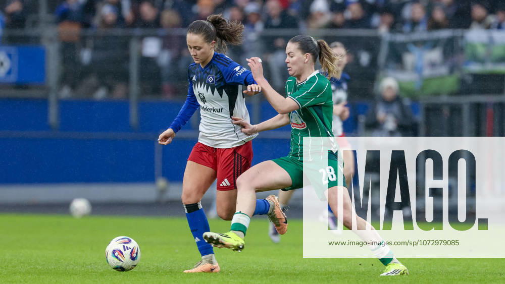 V.li.: Camilla Linberg (Hamburger SV, HSV, 47) und Juliane Wirtz (SV Werder Bremen, 28) im Zweikampf, Duell, Dynamik, Aktion, Action, Spielszene, DIE DFB-RICHTLINIEN UNTERSAGEN JEGLICHE NUTZUNG VON FOTOS ALS SEQUENZBILDER UND ODER VIDEOÄHNLICHE FOTOSTRECKEN. DFB REGULATIONS PROHIBIT ANY USE OF PHOTOGRAPHS AS IMAGE SEQUENCES AND OR QUASI-VIDEO., 21.02.2026, Hamburg (Deutschland), Fussball, Google Pixel Frauen-Bundesliga, Hamburger SV - SV Werder Bremen