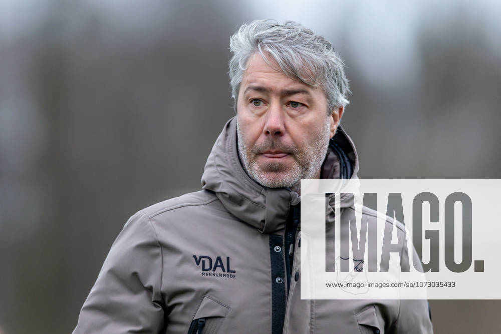 2026-02-22 sc Heerenveen v NAC Breda - Dutch Eurojackpot Vrouwen Eredivisie HEERENVEEN, NETHERLANDS - FEBRUARY 22: Head Coach Jan de Hoon of NAC Breda looks on during the Dutch Eurojackpot Vrouwen Eredivisie match between sc Heerenveen and NAC Breda at Sportpark Skoatterw+?ld on February 22, 2026 in Heerenveen, Netherlands. Heerenveen Sportpark Skoatterwâld Netherlands Content not available for redistribution in The Netherlands directly or indirectly through any third parties.