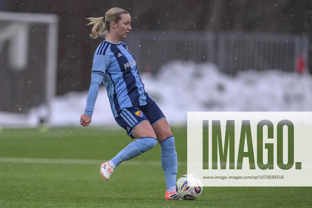 Djurgardens Alexandra Jonasson under fotbollsmatchen i Svenska Cupen mellan Alingsas och Djurgarden den 22 februari 2026 i Alingsas.