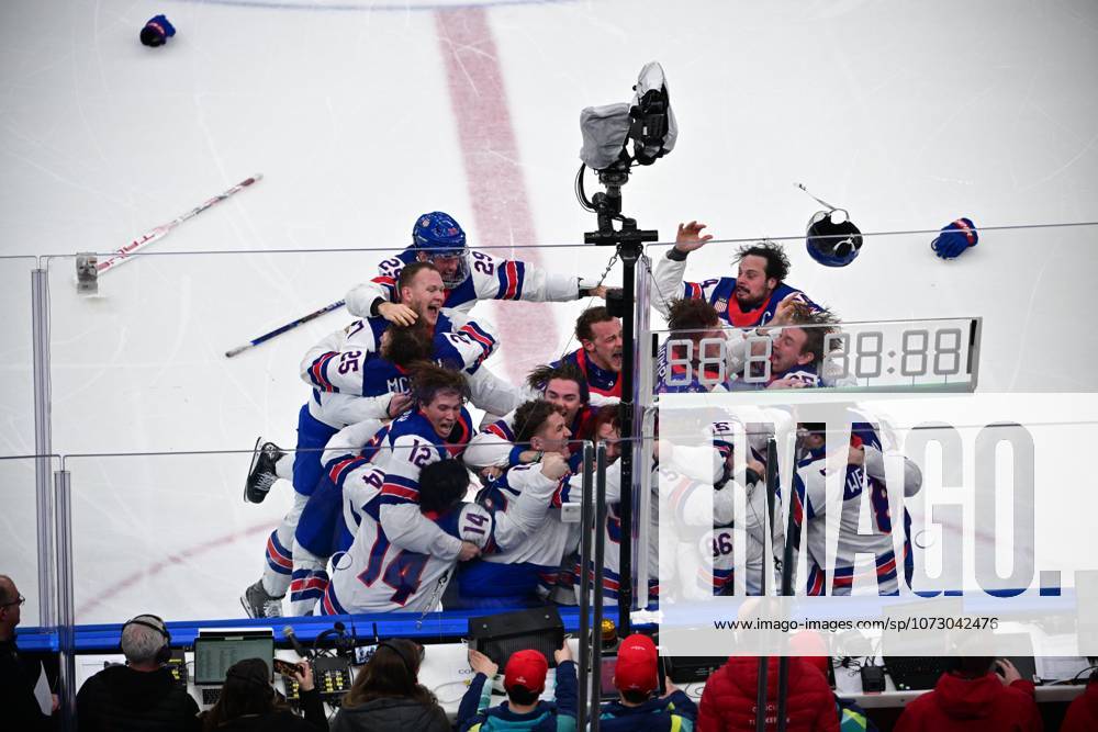 HOCKEY SUR GLACE JO MILAN CORTINA 2026 2026 CANADA-ETATS UNIS (1-2 ap) SANTAGIULIA Ice hockey, Eishockey ARENA MILAN ITALIE 22 02 2026 PAPON BERNARD prolongation joie apres le but en or du 2-1 de hughes (jack) - (usa) - MILAN SANTAGIULIA ICE HOCKEY ARENA Italie GermanyxJapanxUKxFrancexBelgiumxOUT