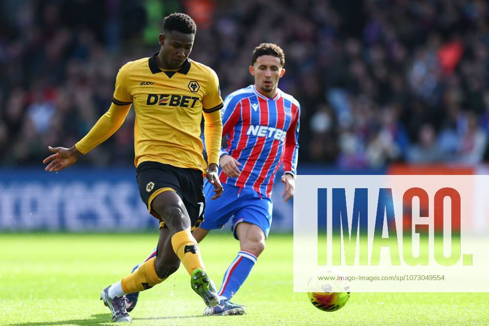 Yerson Mosquera of Wolverhampton Wanderers under pressure from Yeremi Pino of Crystal Palace Crystal Palace v Wolverhampton Wanderers, Premier League, Football, Selhurst Park, London, UK - 22 Feb 2026London Selhurst Park United Kingdom