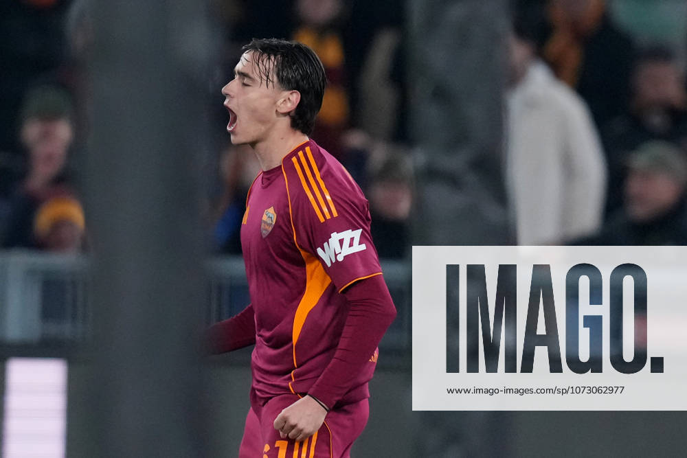 Romas Niccolo Pisilli celebrates after scoring 3-0 during the Serie A EniLive soccer match between Roma and Cremonese at the Rome s Olympic stadium, Italy - Sunday February 22, 2026 - Soccer ( Photo by Alfredo Falcone LaPresse )