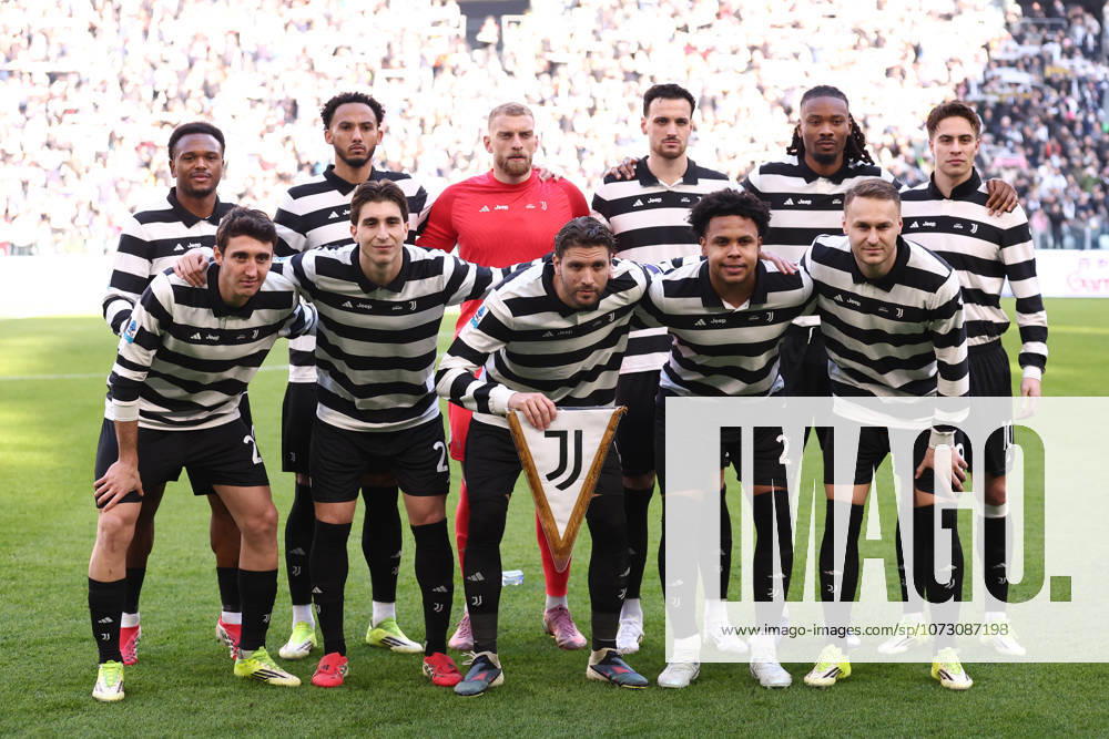Juventus Fc - Como 1907 Players of Juventus Fc pose for a team photo prior to the Serie A match beetween Juventus Fc and Como 1907 at Allianz Stadium on February 21, 2026 in Turin, Italy . Torino Allianz Stadium Italy