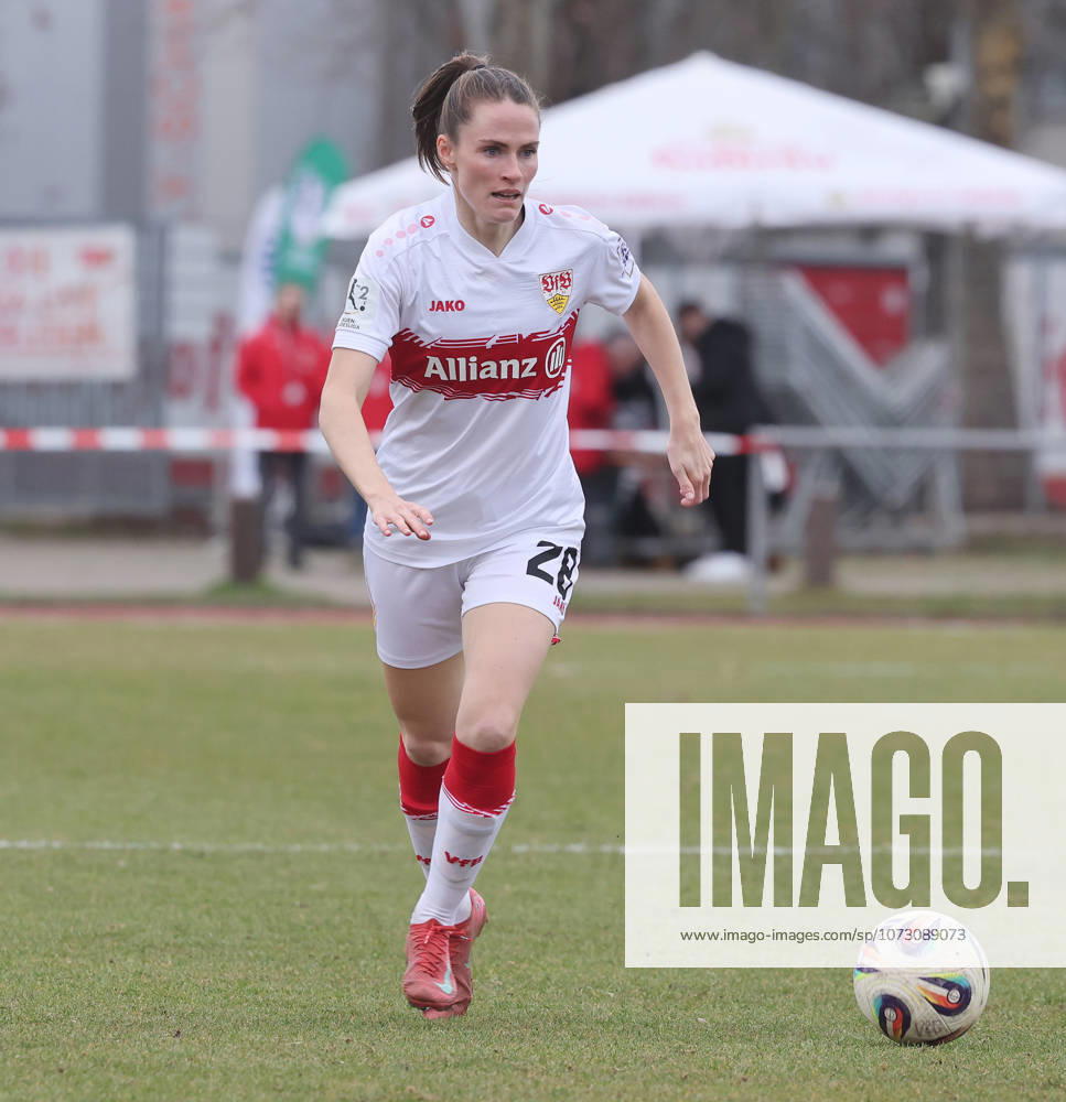 Stuttgart , Fußball 2.Bundesliga VfB Stuttgart Frauen vs. Eintracht Frankfurt II , Reena Wichmann ( VfB )