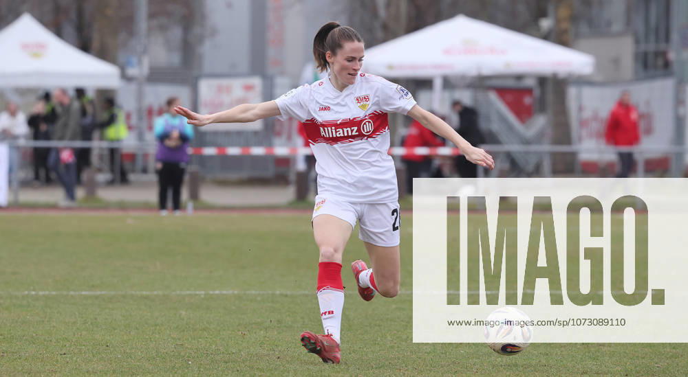 Stuttgart , Fußball 2.Bundesliga VfB Stuttgart Frauen vs. Eintracht Frankfurt II , Reena Wichmann ( VfB )