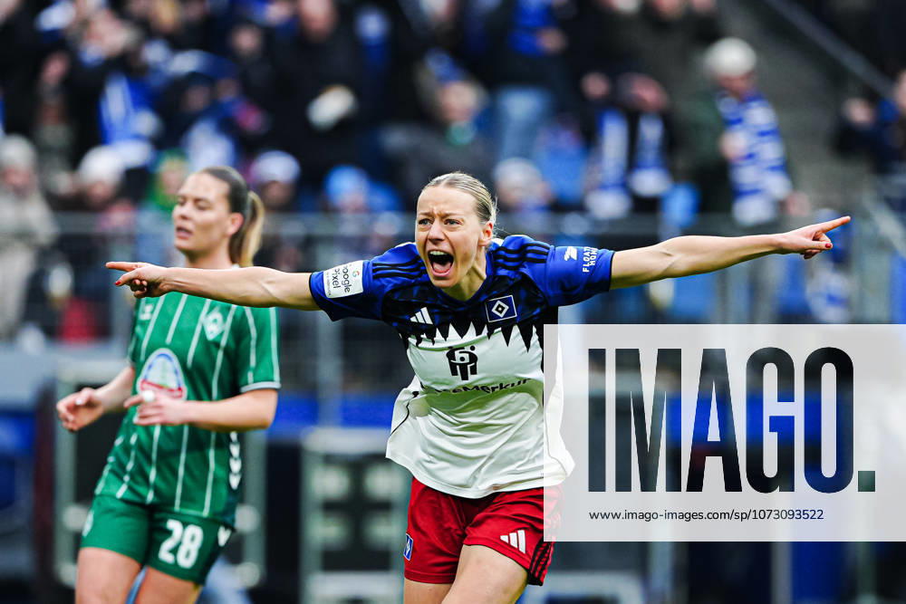Torjubel nach Tor zum 1:0 per Elfmeter Strafstoss Sophie Hildebrand (Hamburger SV, 22) GER, Hamburger SV vs. SV Werder Bremen, Frauen, Fussball, 1. Bundesliga, Spieltag 19, Saison 2025 2026, 21.02.2026 GER, Hamburger SV vs. SV Werder Bremen, Frauen, Fussball, 1. Bundesliga, Spieltag 19, Saison 2025 2026, 21.02.2026 Hamburg